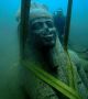 Колосална статуя от червен гранит (5.4 м) на Хапи, бог на Нил и символ на изобилие и плодородие от храма в Хераклейон
 <br>Снимка : Franck Goddio/Hilti Foundation, photo: Christoph Gerigk