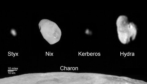 Пет луни на Плутон сравнение