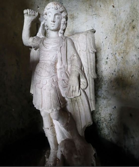 Намерената статуетка в пещерата. Кредит: Integrated Environmental Museums