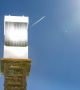 Айвънпа има повече от 350 000 огледала, които фокусират слънчевите лъчи върху трите котли, разположени на надморска височина от 140 м <br>Снимка : Ivanpah Solar