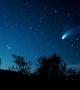 Хейл-Боп е необичайно ярка комета, която премина близо до Земята в края на 1990 г., достигайки най-близкия си подход през 1997 г. Тя се вижда по-голяма в Северното полукълбо и можеше да се наблюдава с невъоръжено око в продължение на около 18 месеца. <br>Снимка : ESO/NASA